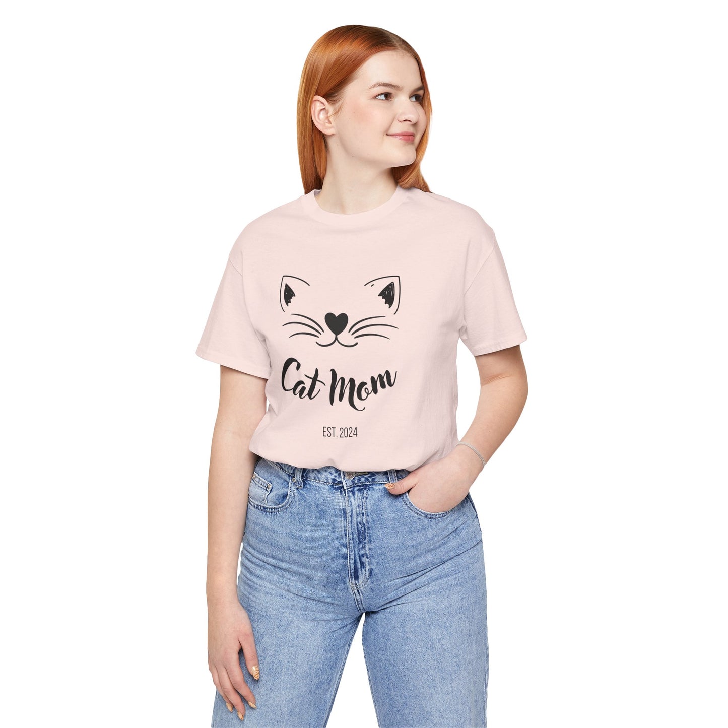 Customizable Cat Mom T-shirt – Gift for Stylish Cat Owners