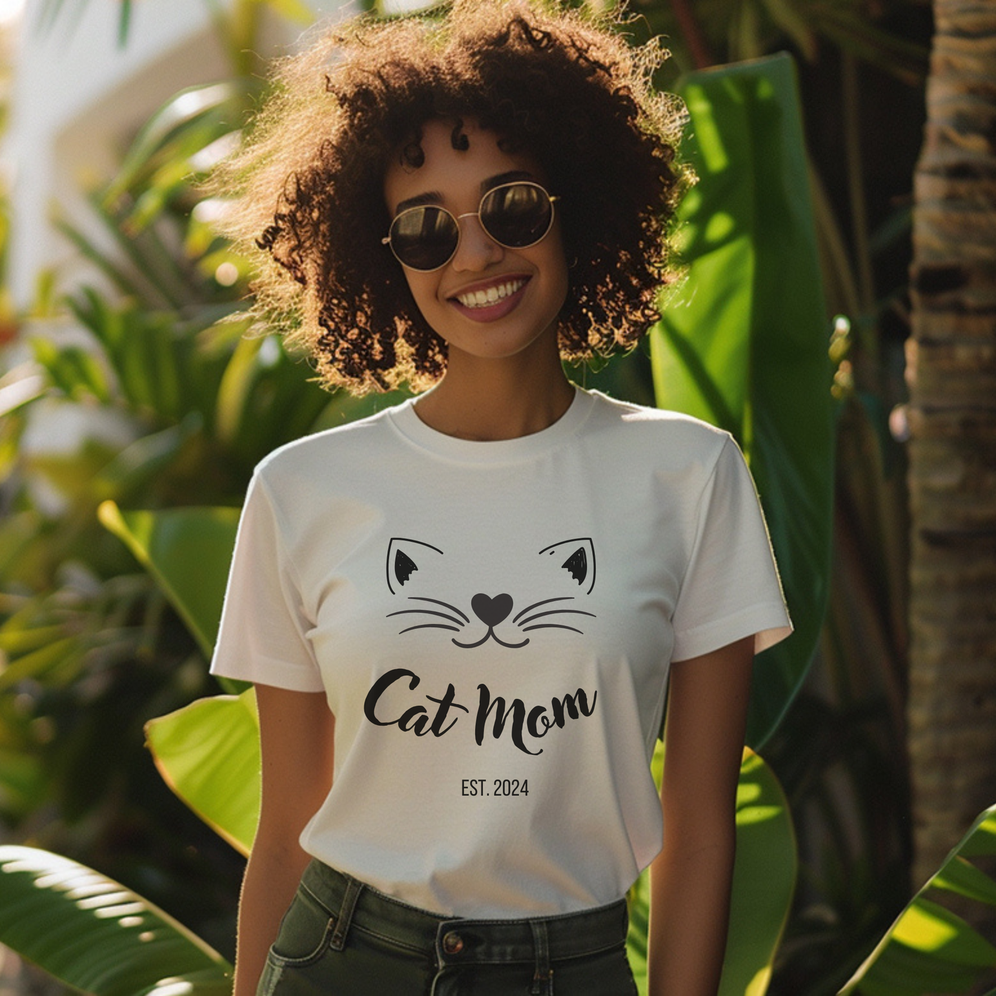 Customizable Cat Mom T-shirt – Gift for Stylish Cat Owners