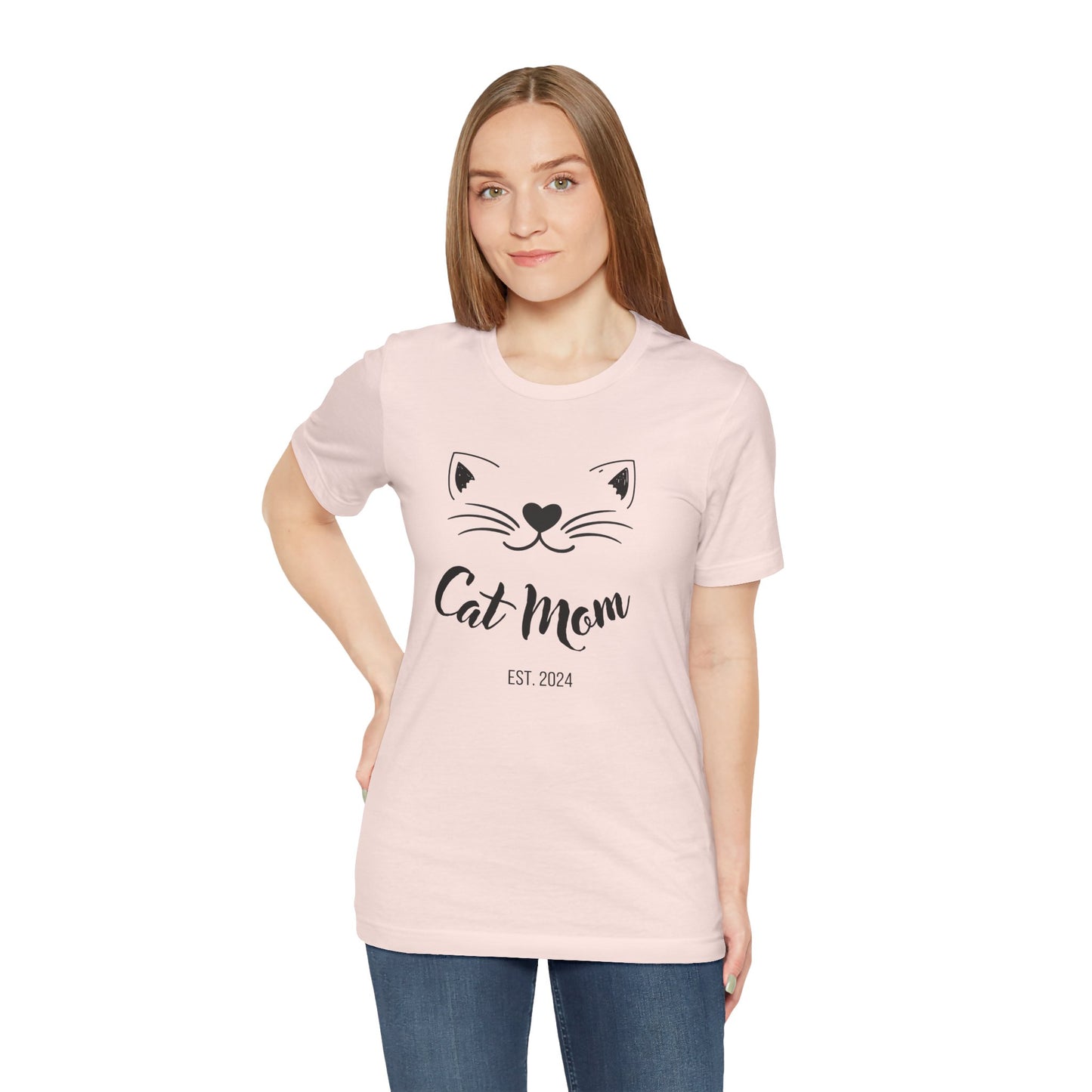 Customizable Cat Mom T-shirt – Gift for Stylish Cat Owners