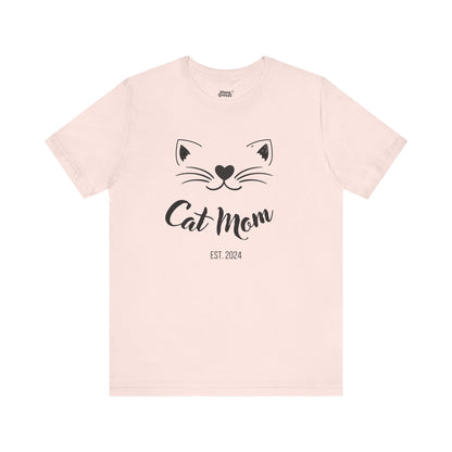 Customizable Cat Mom T-shirt – Gift for Stylish Cat Owners